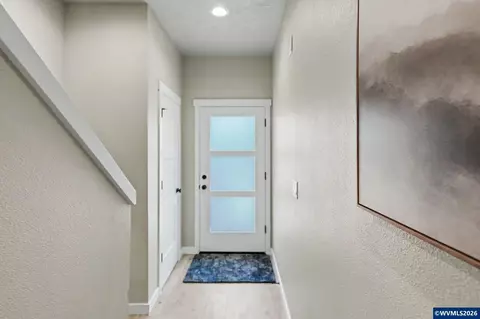 Entry Way - 1122 Barbara Ave NE, Keizer, OR 97303 photo 3 of 6