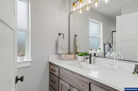 Bath - 1122 Barbara Ave NE, Keizer, OR 97303 photo 2 of 3