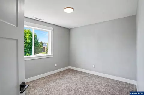 Bedroom - 433 Grant St, Silverton, OR 97381 photo 7 of 8