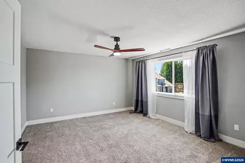Bedroom - 433 Grant St, Silverton, OR 97381 photo 1 of 8