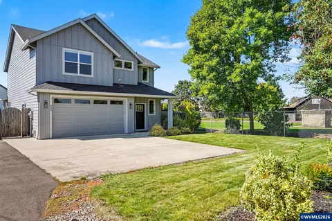 Exterior - 433 Grant St, Silverton, OR 97381 photo 2 of 6