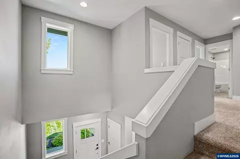 Entry Way - 433 Grant St, Silverton, OR 97381 photo 5 of 6