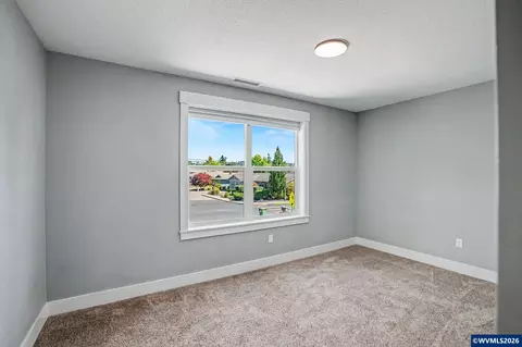 Bedroom - 433 Grant St, Silverton, OR 97381 photo 6 of 8