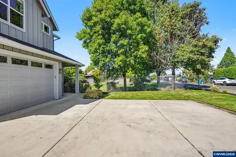 Exterior - 433 Grant St, Silverton, OR 97381 photo 3 of 6