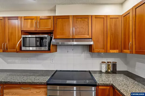Kitchen - 744 Cessna St, Independence, OR 97351 photo 4 of 4