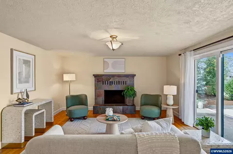 Living - 744 Cessna St, Independence, OR 97351 photo 2 of 5