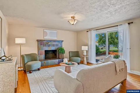 Living - 744 Cessna St, Independence, OR 97351 photo 4 of 5