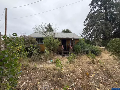 1074 N River Dr, Sweet Home, OR 97386
