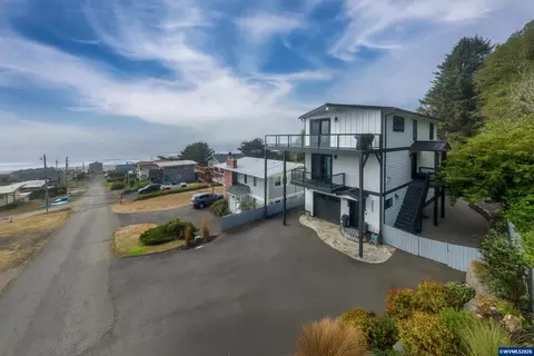 2035 NE 66th St, Lincoln City, OR 97367