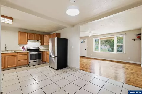 Kitchen - 485 21st St, Springfield, OR 97477 photo 1 of 6
