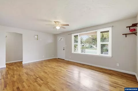 Living - 485 21st St, Springfield, OR 97477 photo 2 of 7