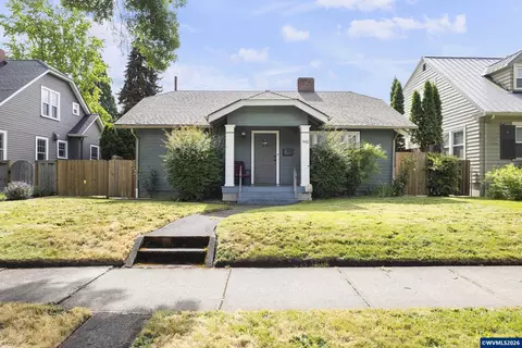 942 Summer St NE, Salem, OR 97301