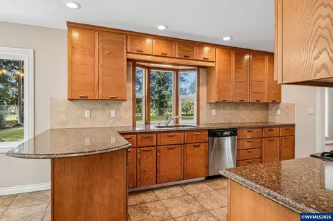 Kitchen - 4135 Rivercrest Dr N, Keizer, OR 97303 photo 2 of 4