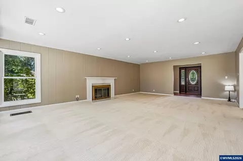 Living - 4135 Rivercrest Dr N, Keizer, OR 97303 photo 4 of 7