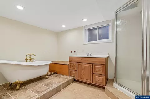 Bath - 4135 Rivercrest Dr N, Keizer, OR 97303 photo 3 of 3