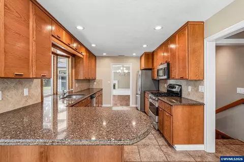 Kitchen - 4135 Rivercrest Dr N, Keizer, OR 97303 photo 3 of 4