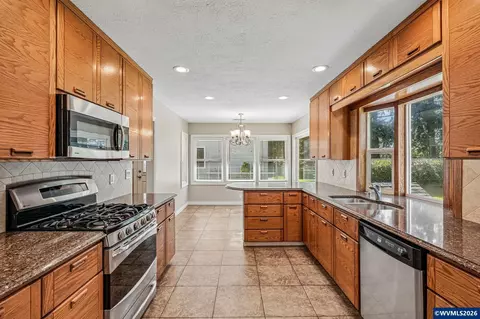 Kitchen - 4135 Rivercrest Dr N, Keizer, OR 97303 photo 1 of 4