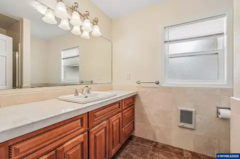 Bath - 4135 Rivercrest Dr N, Keizer, OR 97303 photo 1 of 3