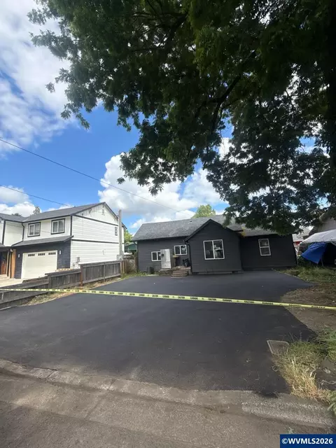 656 Hall St, Woodburn, OR 97071