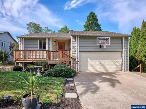 2257 Hemlock Ct NW, Salem, OR 97304