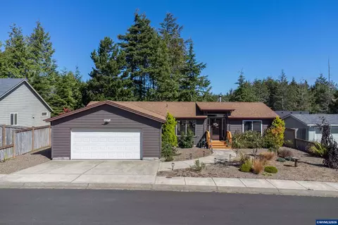 440 SW Wedge Dr, Waldport, OR 97394
