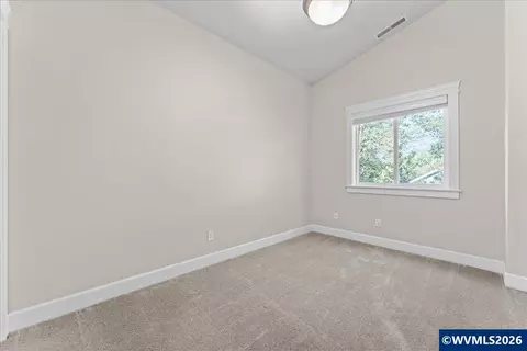 Bedroom - 211 Silver St, Silverton, OR 97381 photo 2 of 4