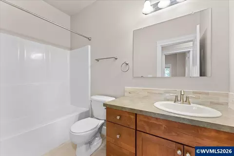 Bath - 211 Silver St, Silverton, OR 97381 photo 2 of 3