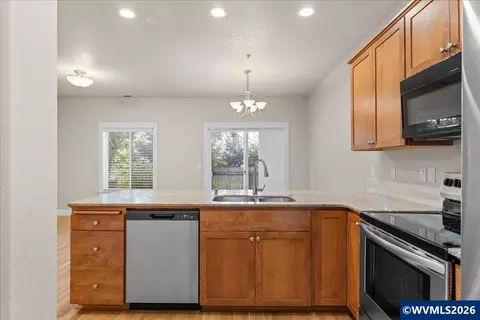 Kitchen - 211 Silver St, Silverton, OR 97381 photo 3 of 3