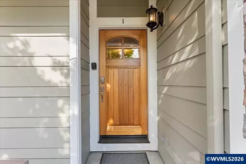 Entry Way - 211 Silver St, Silverton, OR 97381 photo 1 of 4