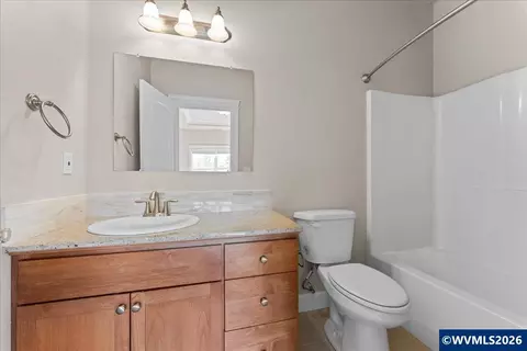 Bath - 211 Silver St, Silverton, OR 97381 photo 3 of 3