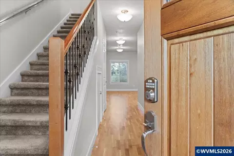 Entry Way - 211 Silver St, Silverton, OR 97381 photo 2 of 4