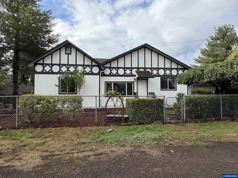 2395 4th St NE, Salem, OR 97301