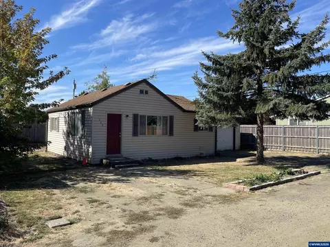 1309 Price Ln E, Monmouth, OR 97361