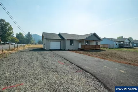 1221 49th St, Sweet Home, OR 97386