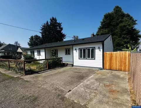 871 Bieber St NE, Salem, OR 97301