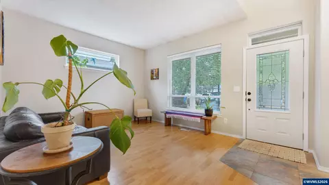 Entry Way - 18283 Davis St, Sandy, OR 97055 photo 1 of 4