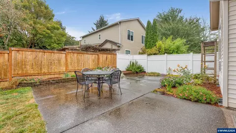 Exterior - 18283 Davis St, Sandy, OR 97055 photo 4 of 7