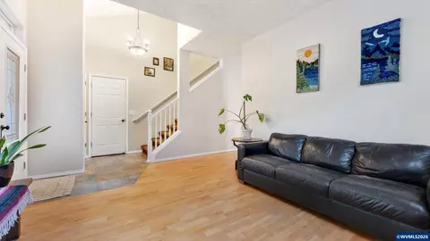 Entry Way - 18283 Davis St, Sandy, OR 97055 photo 2 of 4