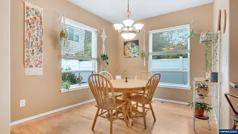 Dining - 18283 Davis St, Sandy, OR 97055 photo 2 of 3