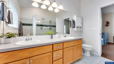 Bath - 18283 Davis St, Sandy, OR 97055 photo 3 of 4