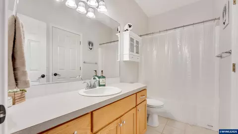 Bath - 18283 Davis St, Sandy, OR 97055 photo 1 of 4