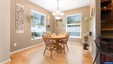 Dining - 18283 Davis St, Sandy, OR 97055 photo 1 of 3