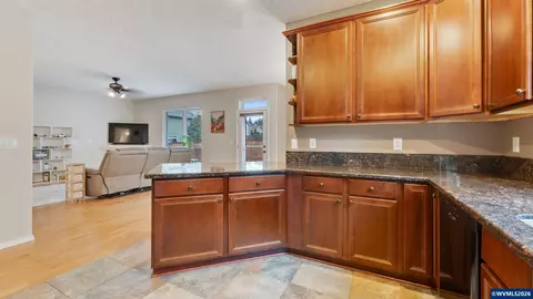 Kitchen - 18283 Davis St, Sandy, OR 97055 photo 6 of 6