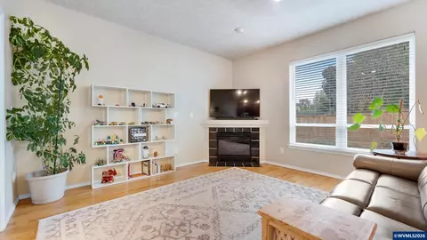 Living - 18283 Davis St, Sandy, OR 97055 photo 3 of 3