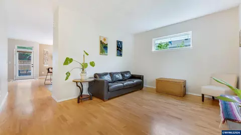 Living - 18283 Davis St, Sandy, OR 97055 photo 1 of 3
