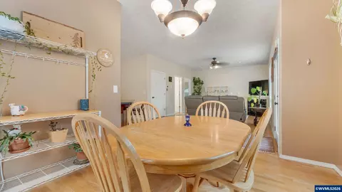 Dining - 18283 Davis St, Sandy, OR 97055 photo 3 of 3