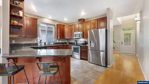 Kitchen - 18283 Davis St, Sandy, OR 97055 photo 3 of 6