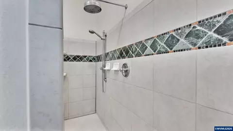 Bath - 18283 Davis St, Sandy, OR 97055 photo 4 of 4