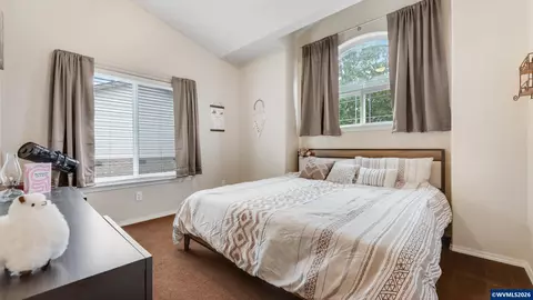 Bedroom - 18283 Davis St, Sandy, OR 97055 photo 2 of 5
