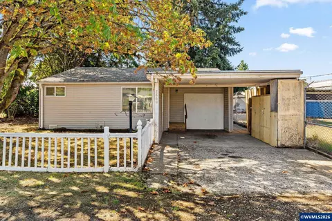 2860 Parkway St, Lebanon, OR 97355